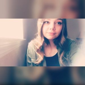 Meet your Posher, Elise